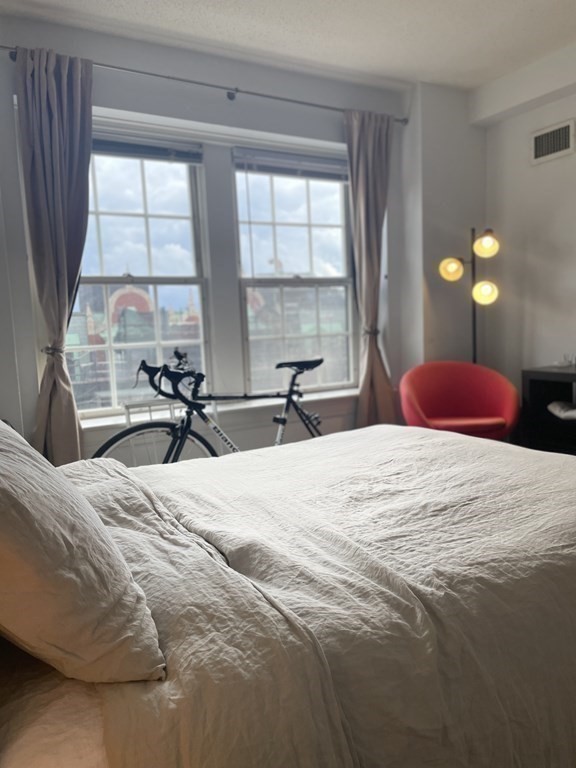 534 Beacon St Unit: 902