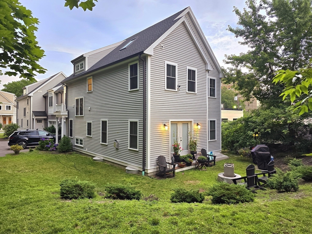18 Prentiss St # 18