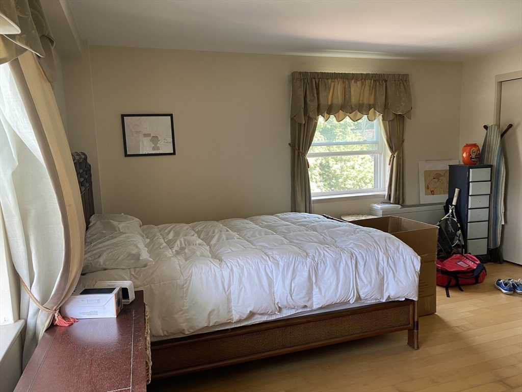 1600 Beacon # 811