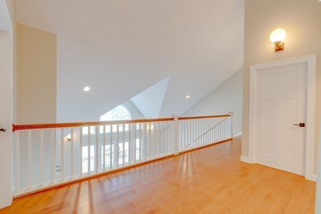 8 Westminster Ave # 8
