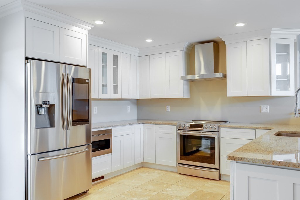 8 Westminster Ave # 8