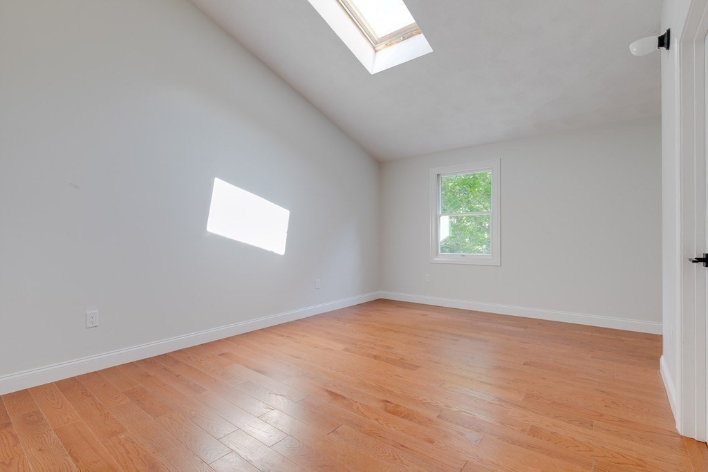 8 Westminster Ave # 8