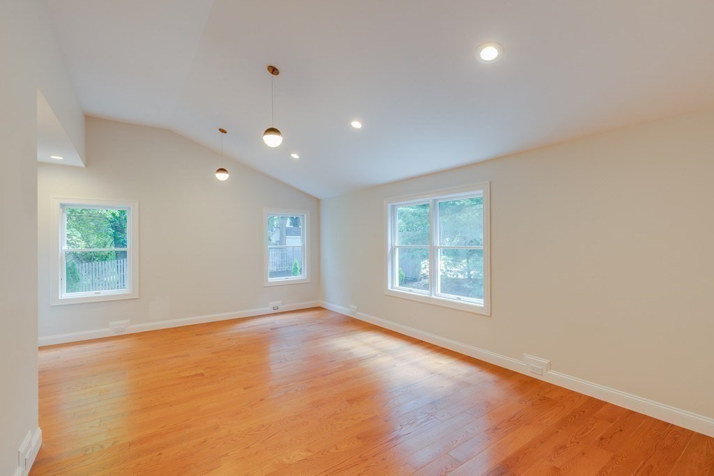 8 Westminster Ave # 8