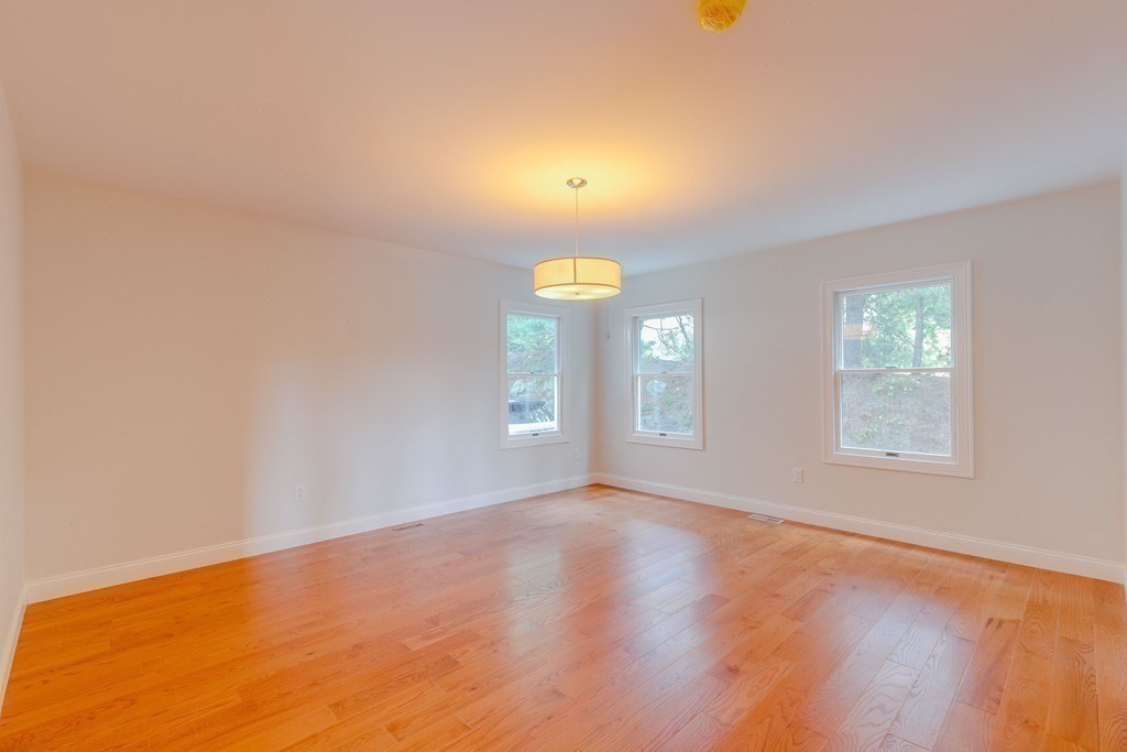 8 Westminster Ave # 8