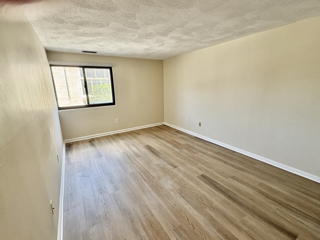 1600 Massachusetts Ave. # 401