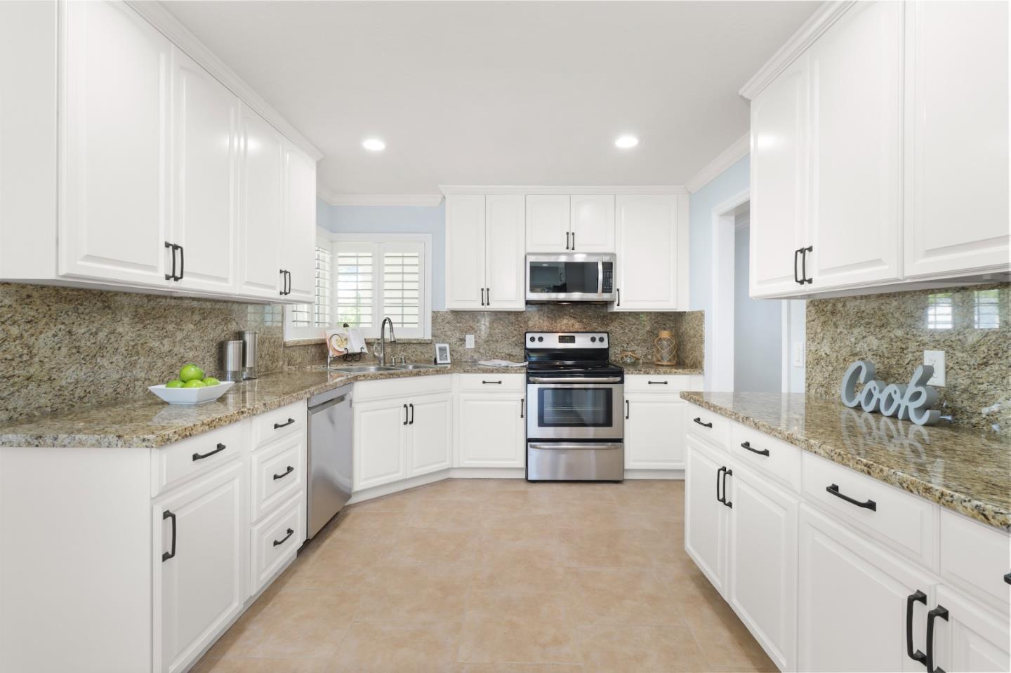 1537 Calinoma DR