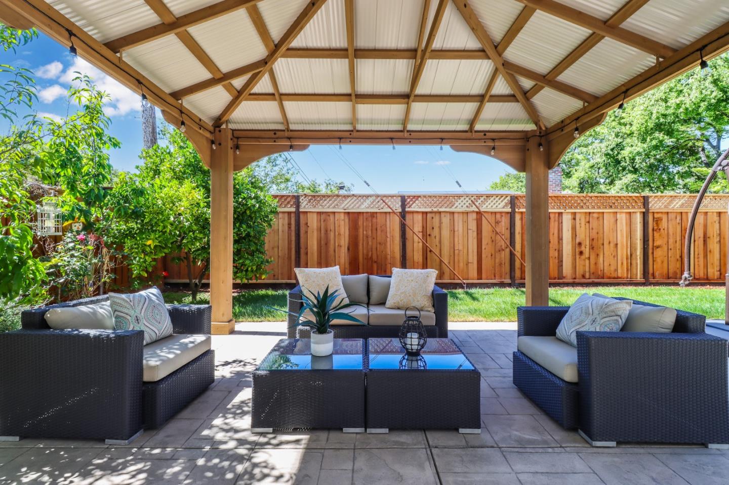 1537 Calinoma DR