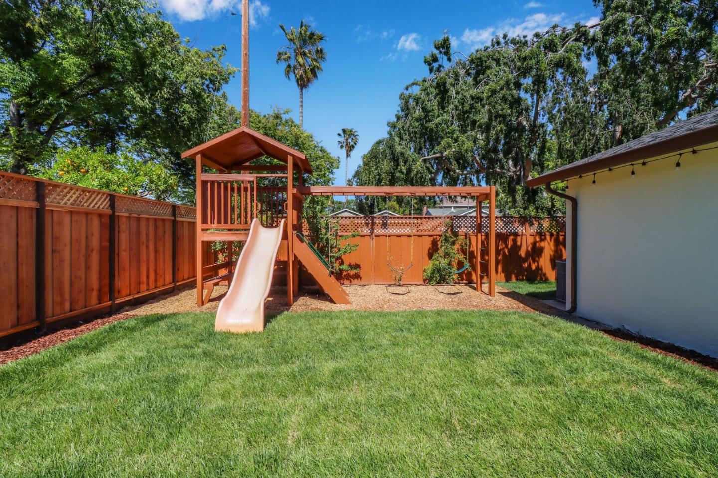1537 Calinoma DR