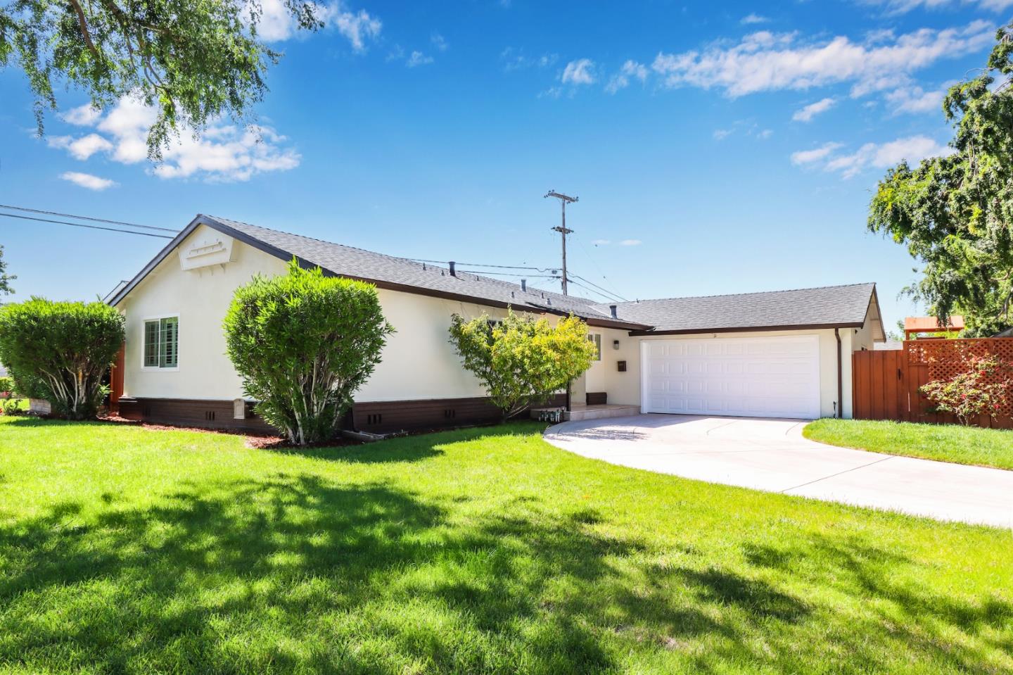 1537 Calinoma DR