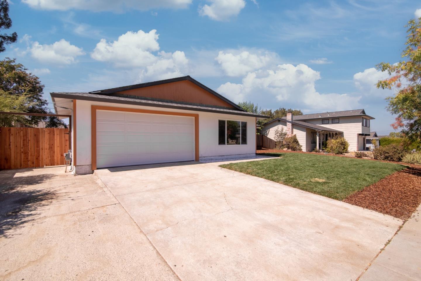1539 Los Rios DR