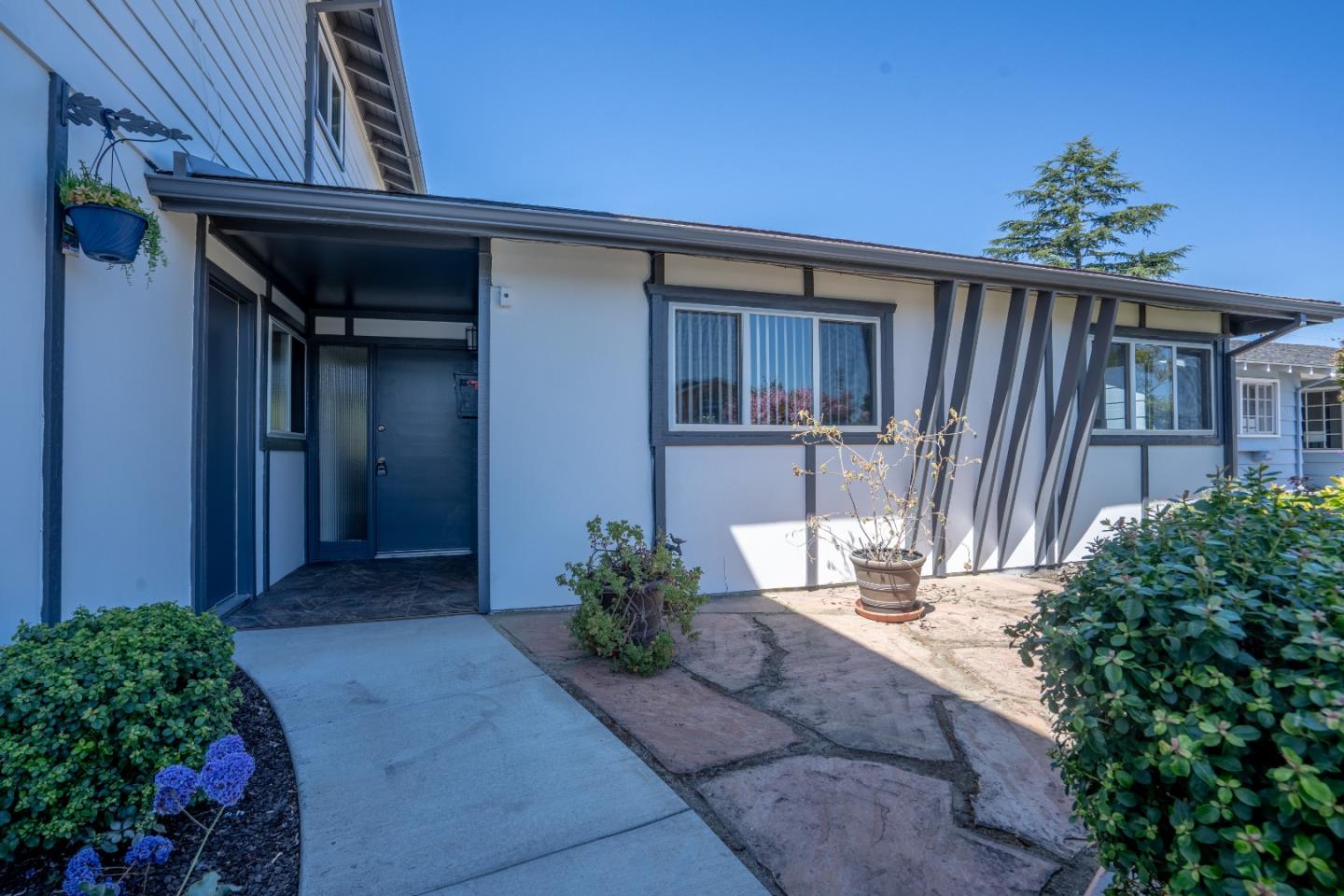 3292 Los Prados ST