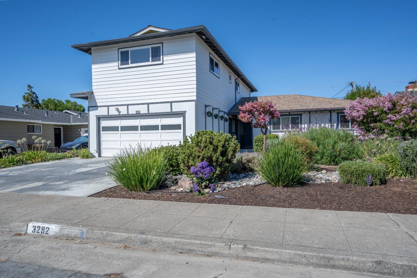 3292 Los Prados ST