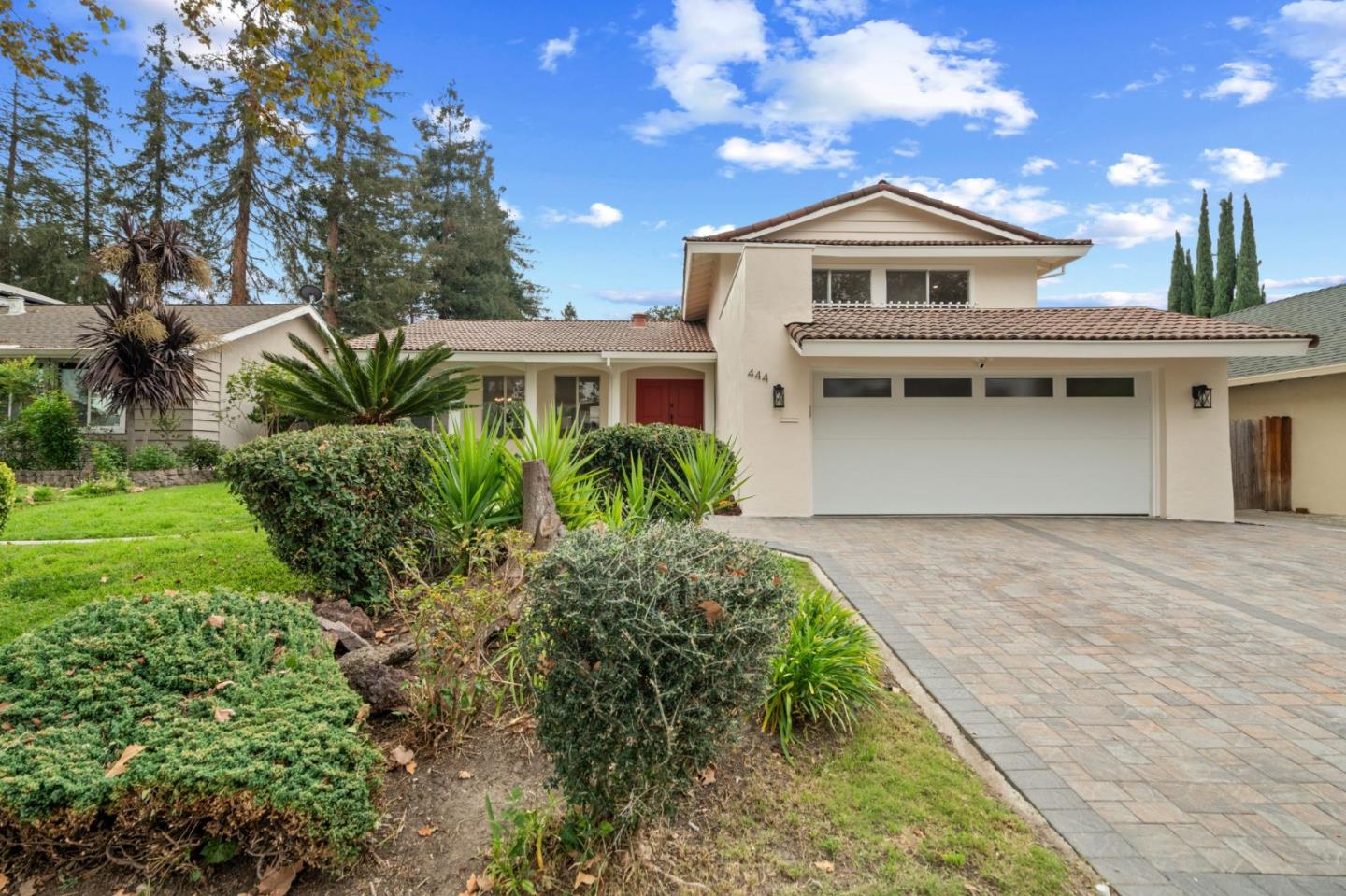 444 Avenida Del Roble