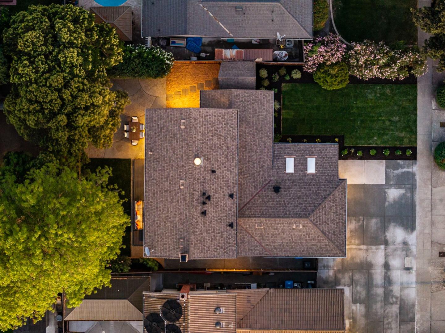 729 Shawnee LN