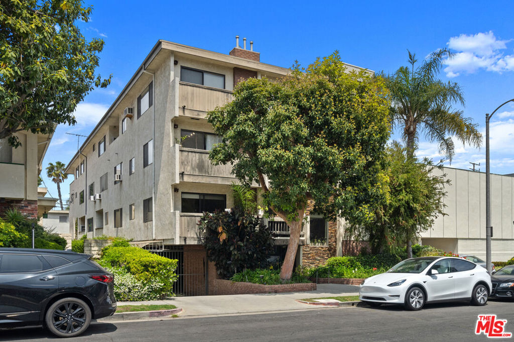 1236 Wellesley Avenue 2