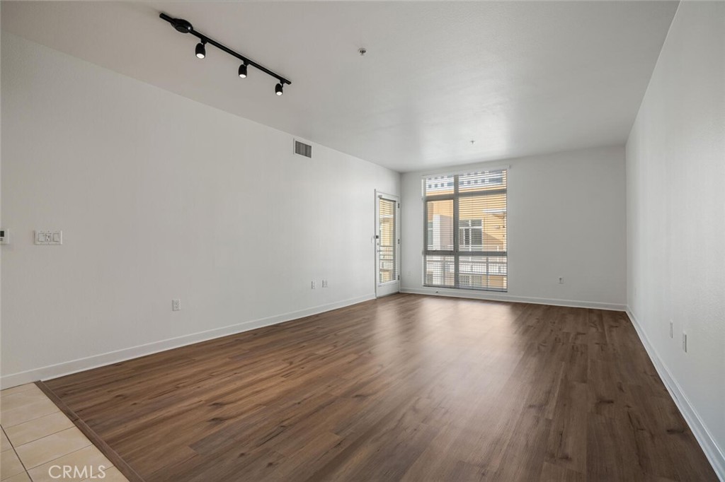 21301 Erwin Street 518