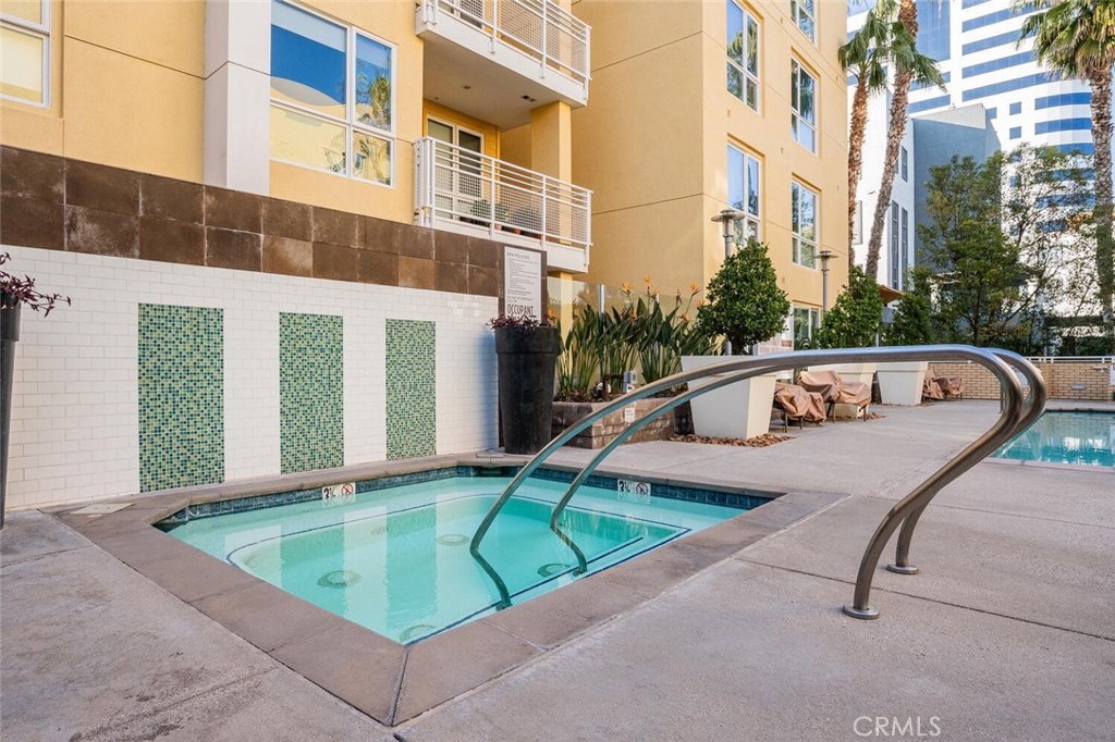 21301 Erwin Street 518