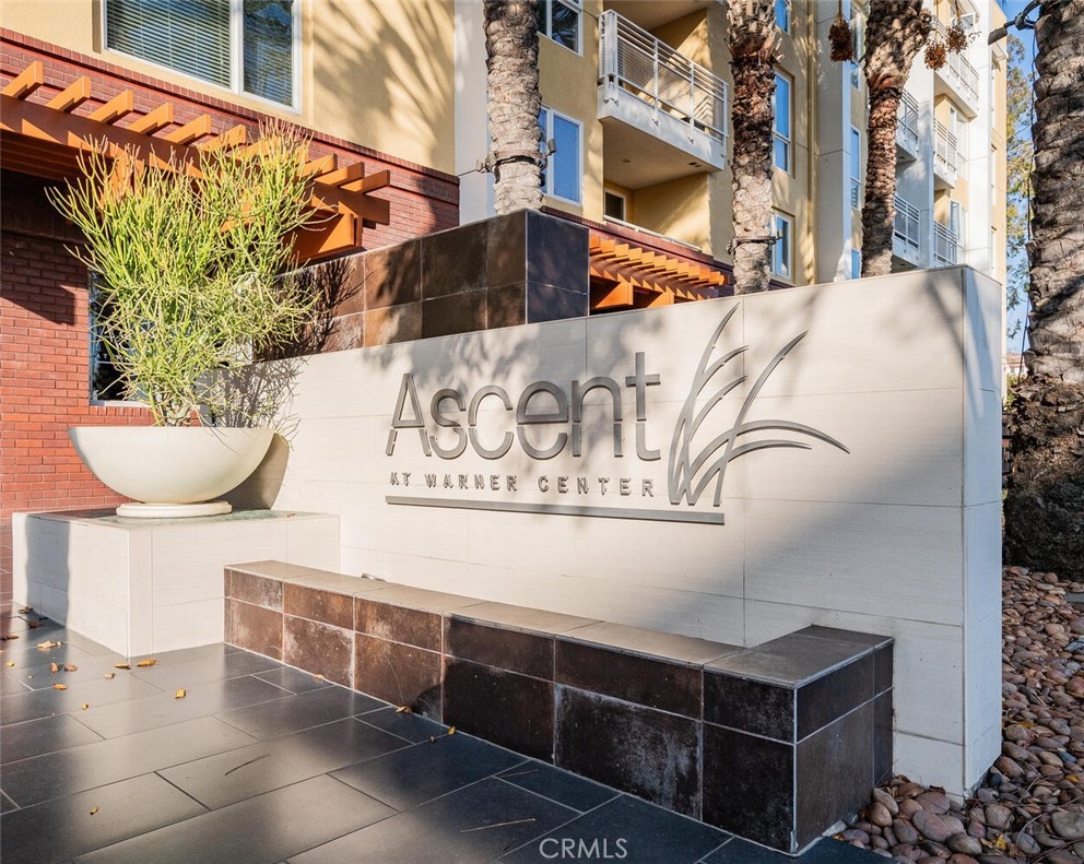 21301 Erwin Street 518