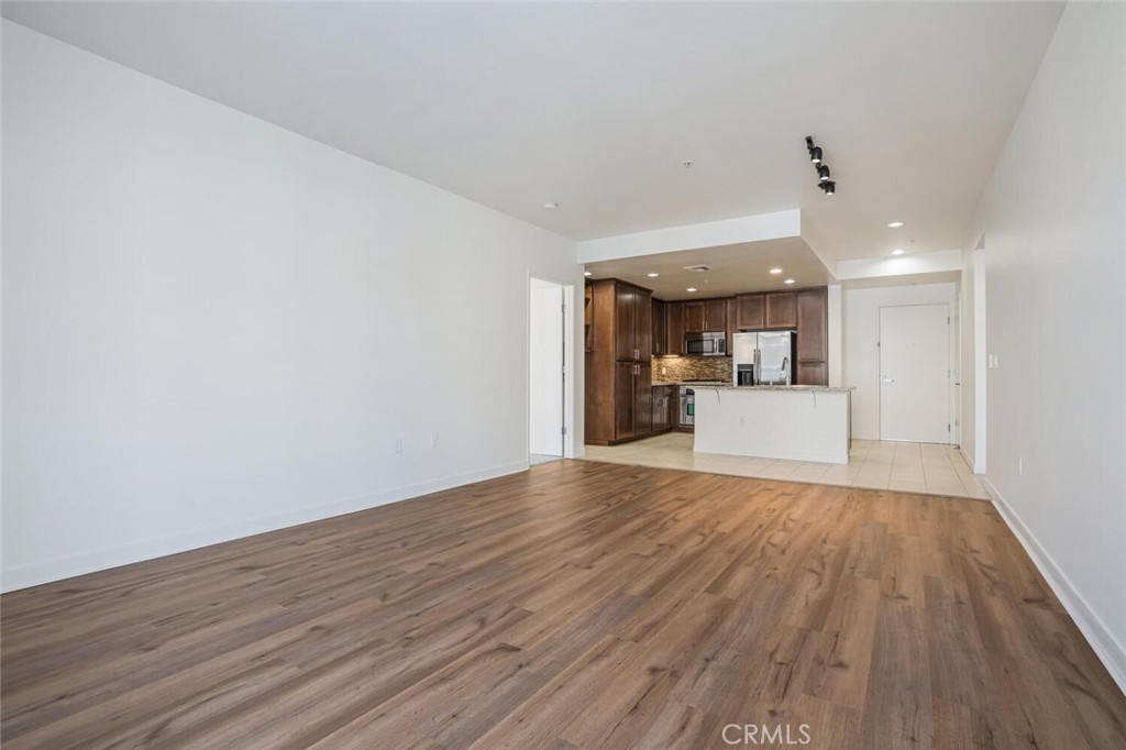 21301 Erwin Street 518