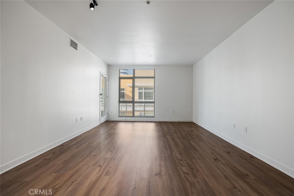 21301 Erwin Street 518