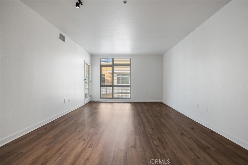 21301 Erwin Street 518