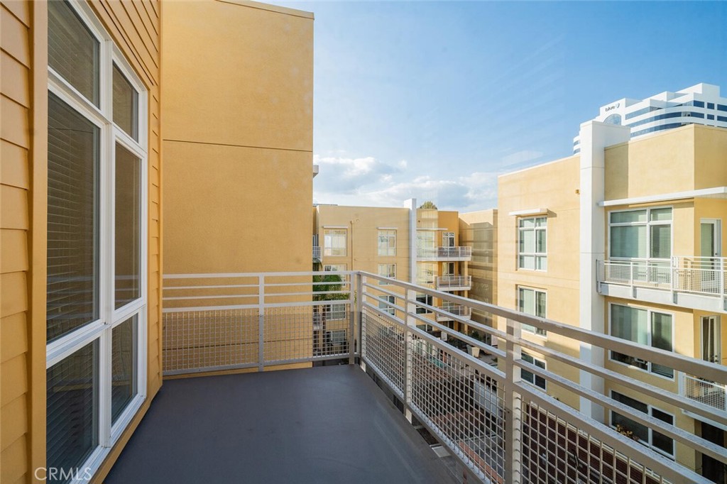 21301 Erwin Street 518