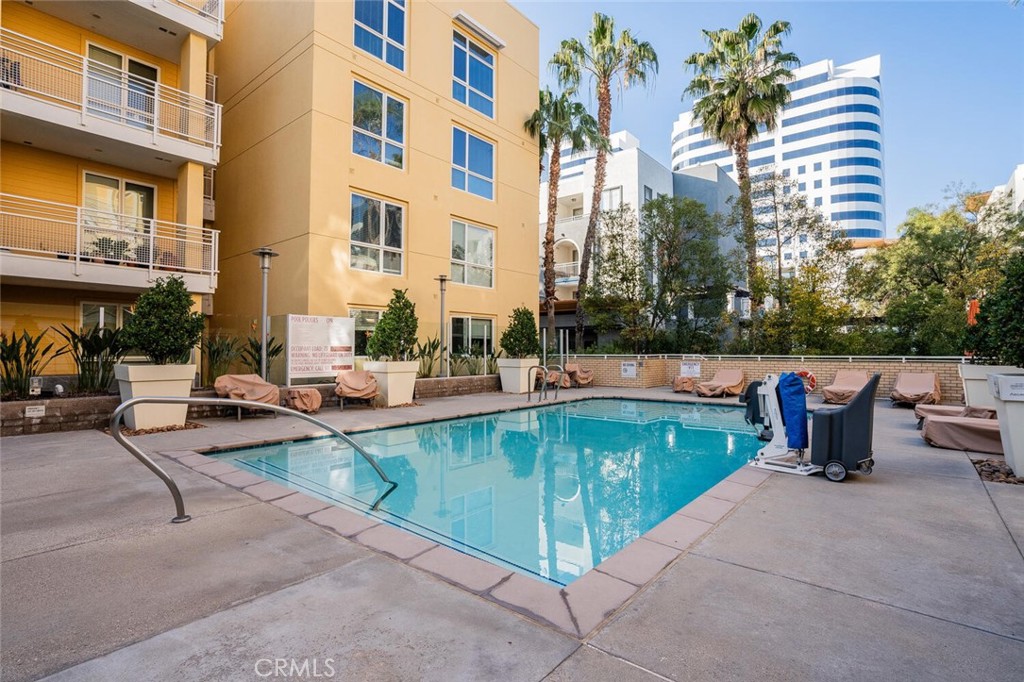 21301 Erwin Street 518