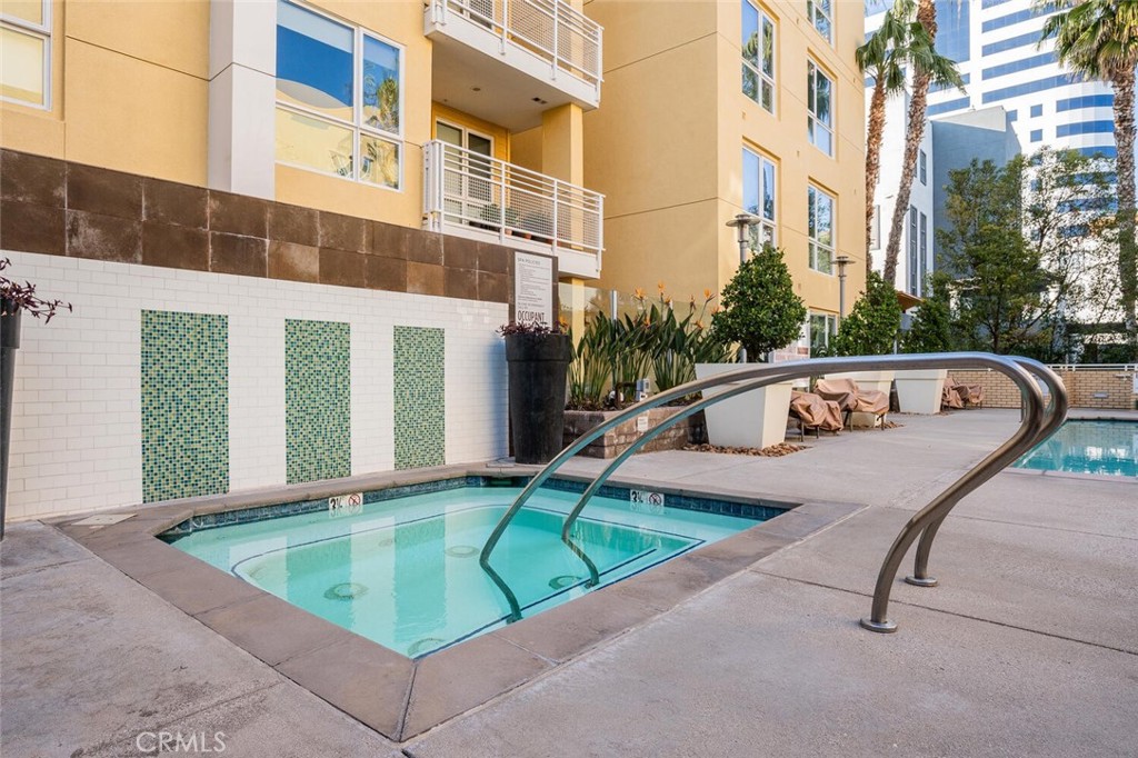 21301 Erwin Street 518