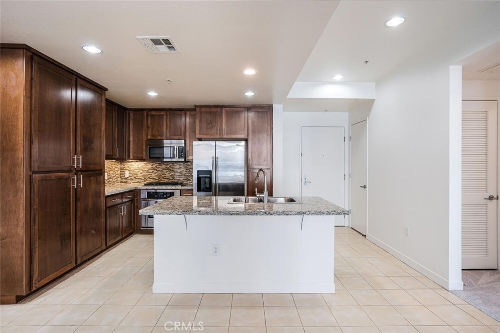 21301 Erwin Street 518