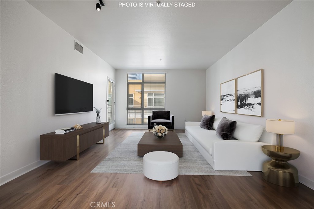 21301 Erwin Street 518