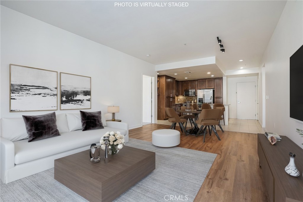 21301 Erwin Street 518