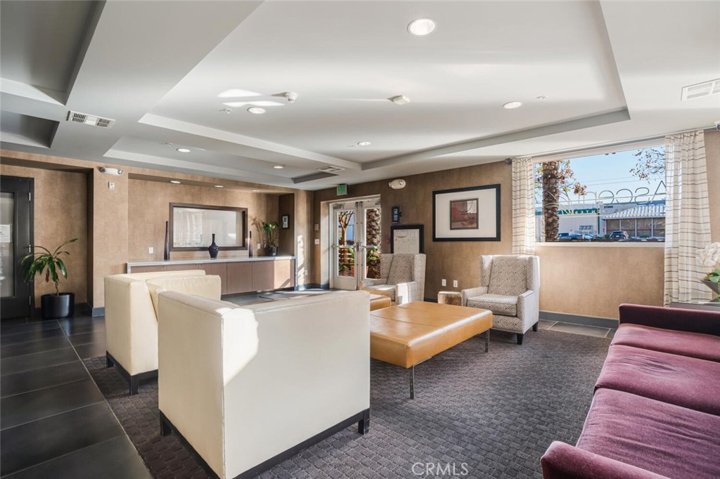 21301 Erwin Street 518