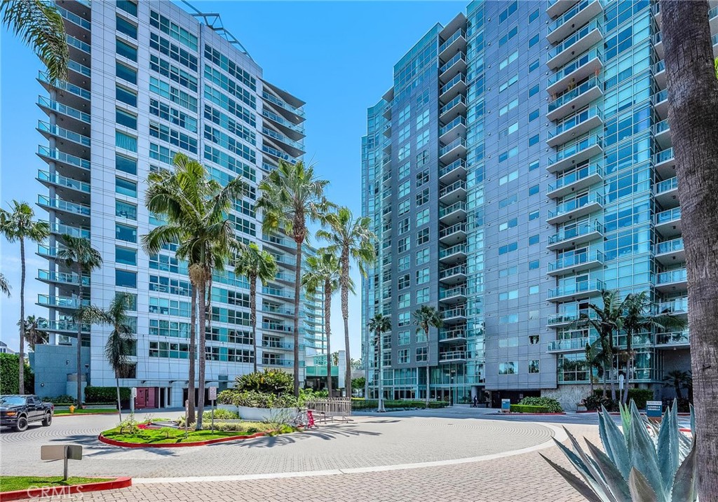 13600 Marina Pointe Dr 512