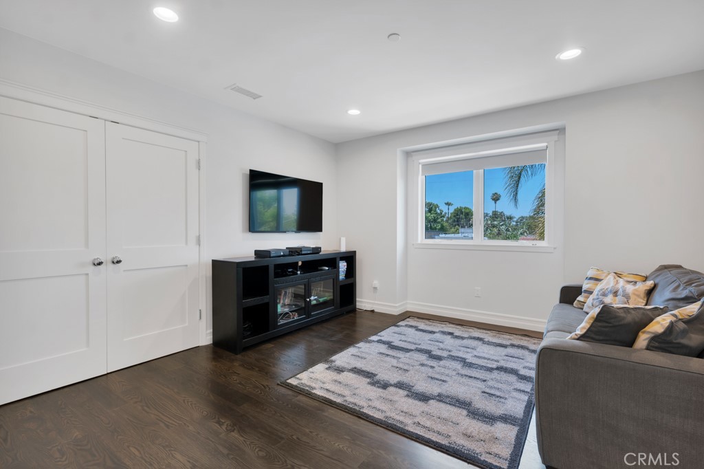 15460 La Maida Street