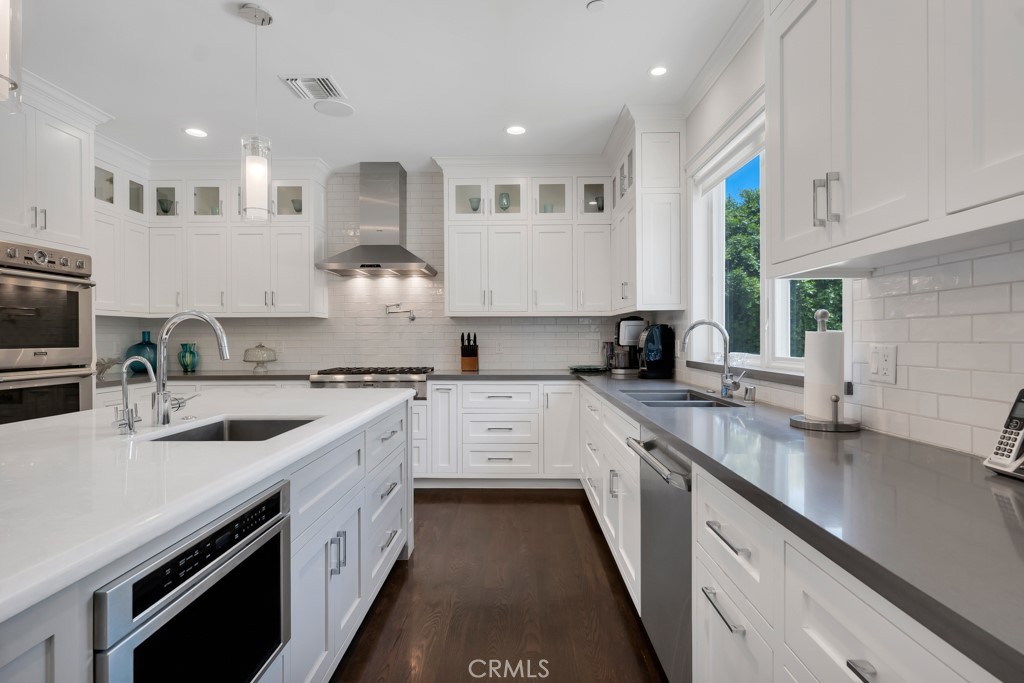 15460 La Maida Street