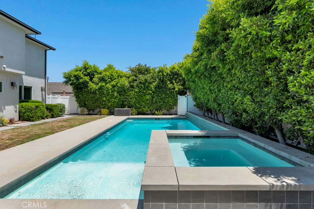 15460 La Maida Street