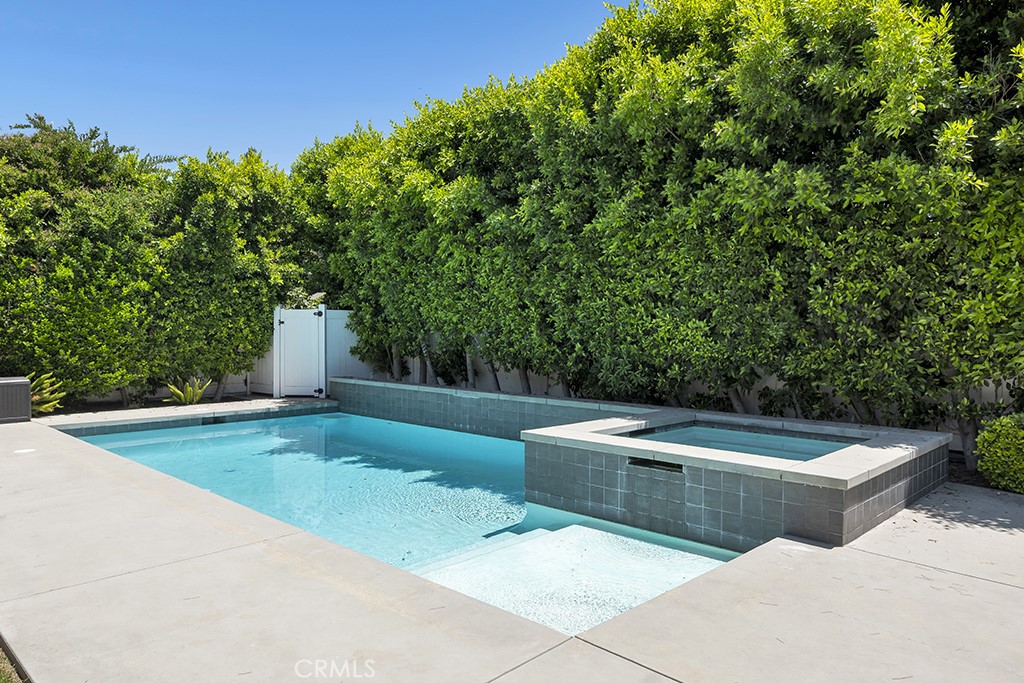 15460 La Maida Street