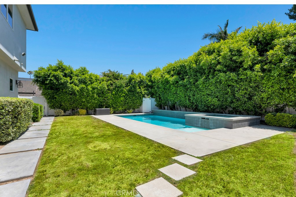 15460 La Maida Street