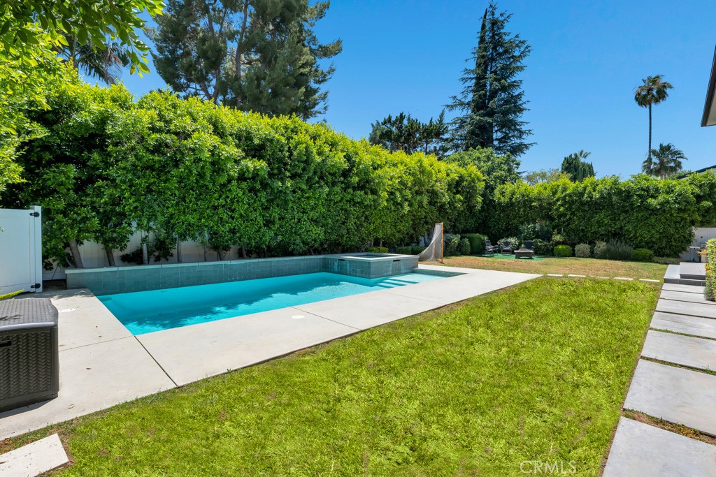 15460 La Maida Street