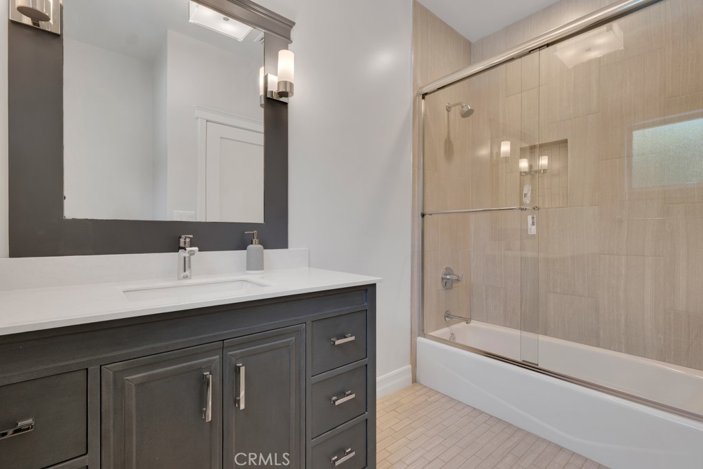 15460 La Maida Street