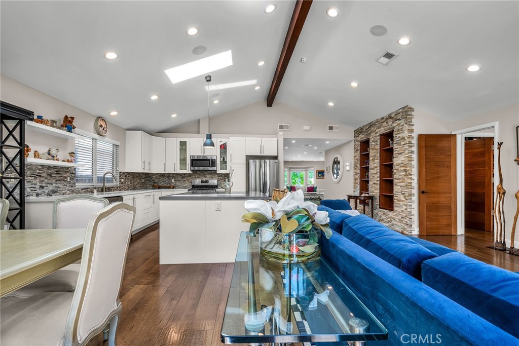 5948 Hesperia Avenue