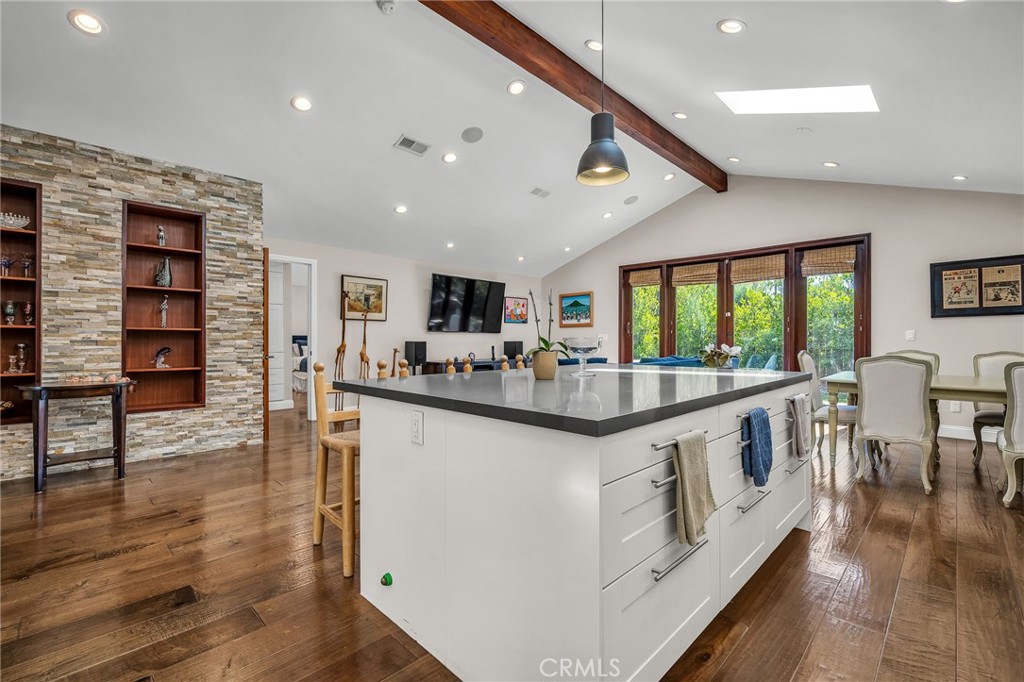 5948 Hesperia Avenue