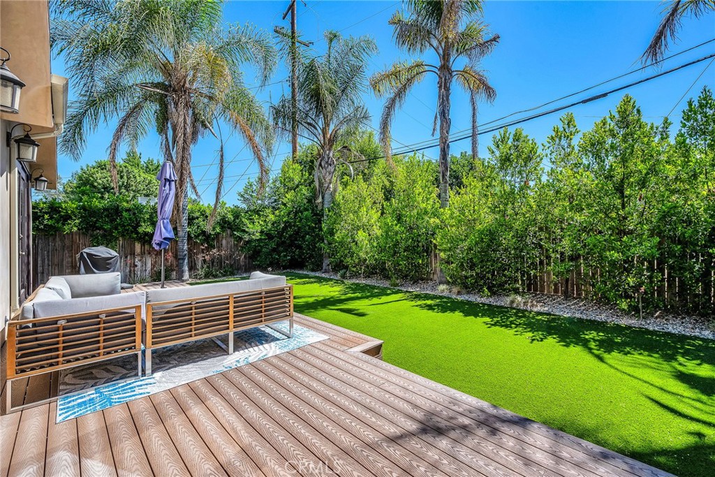 5948 Hesperia Avenue