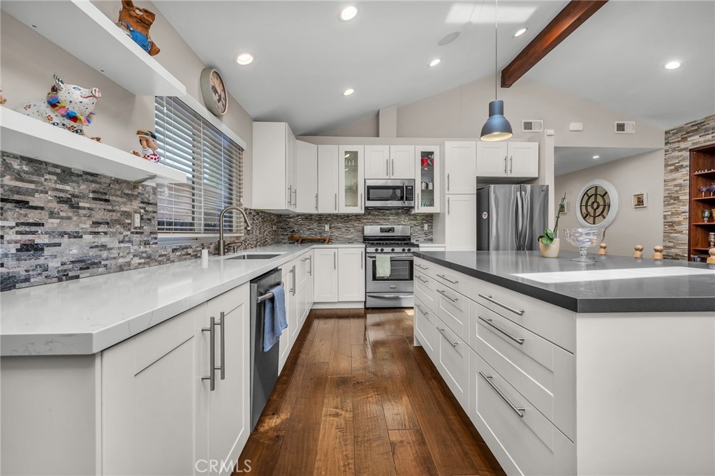 5948 Hesperia Avenue