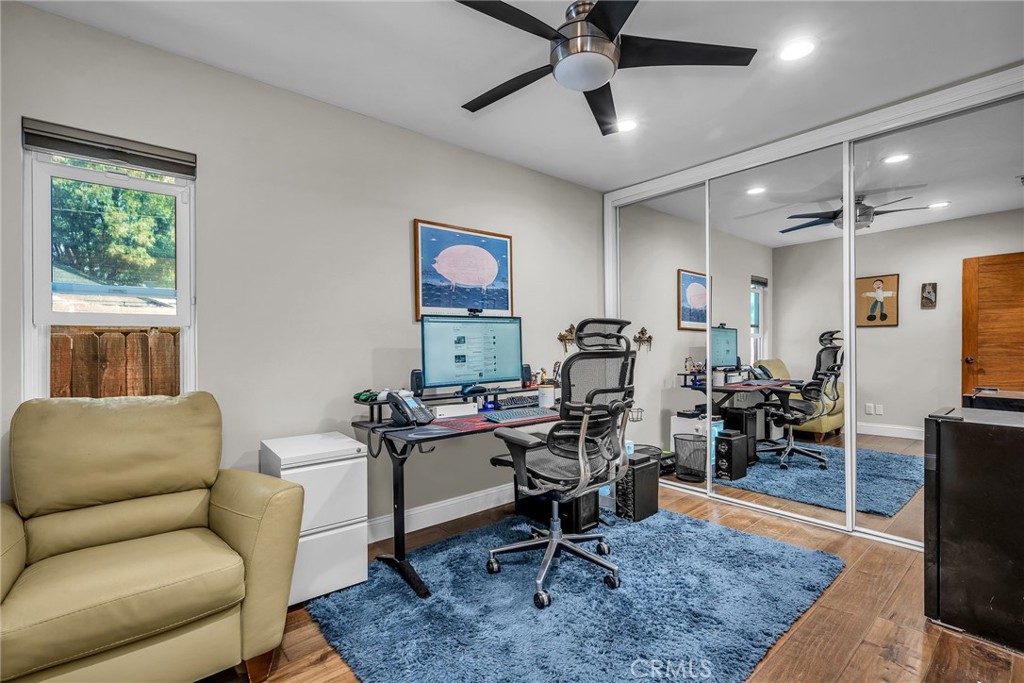 5948 Hesperia Avenue