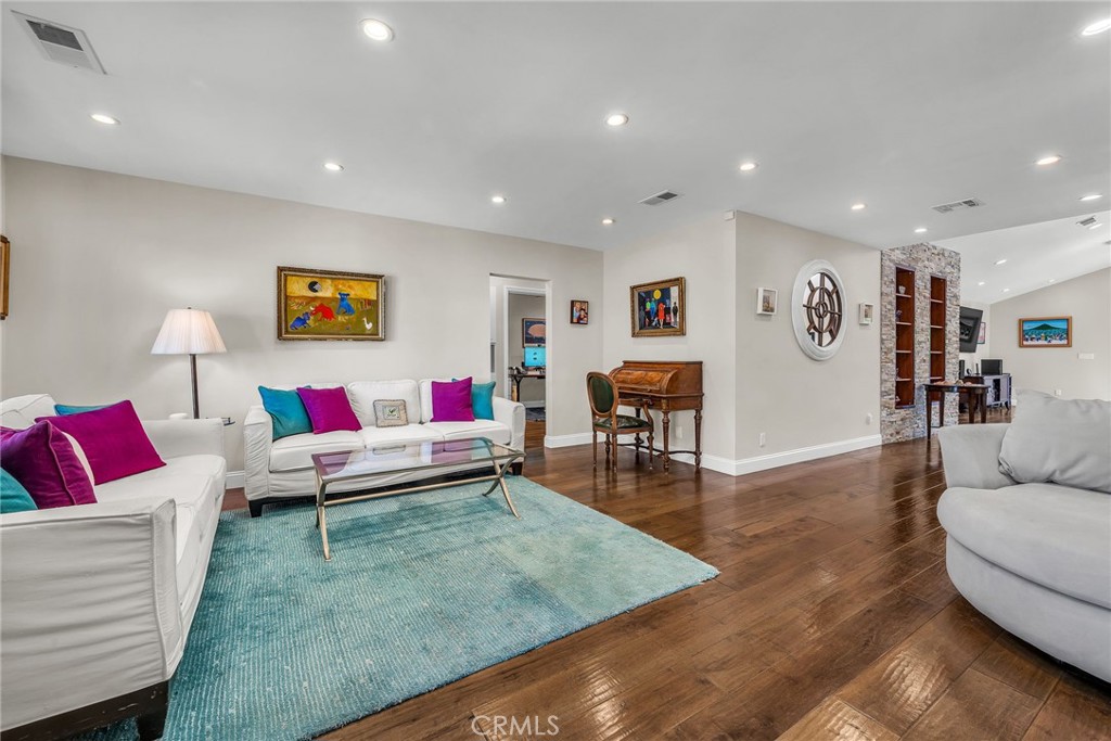 5948 Hesperia Avenue