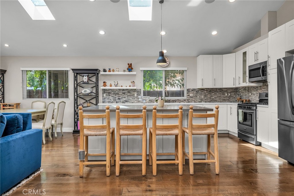 5948 Hesperia Avenue