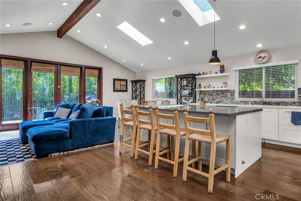 5948 Hesperia Avenue