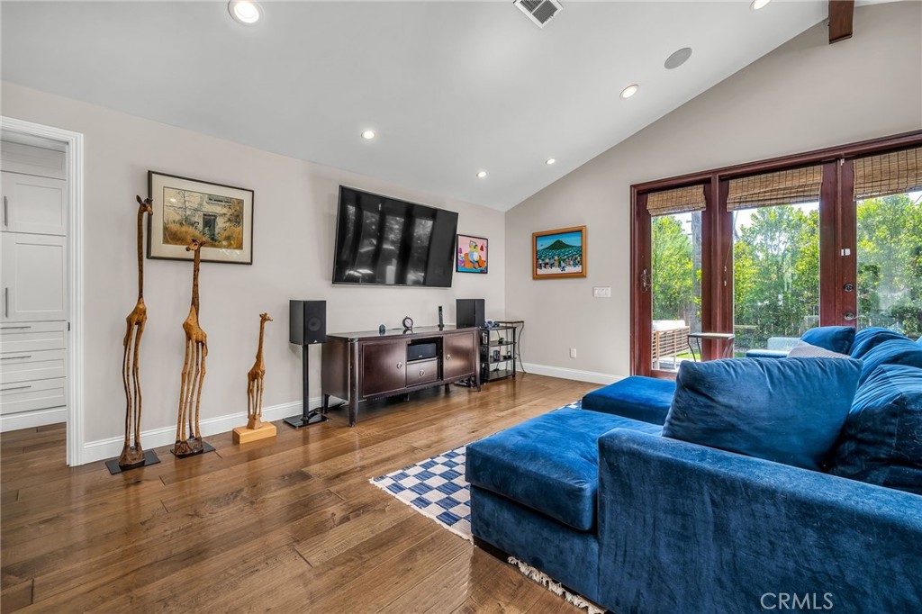 5948 Hesperia Avenue