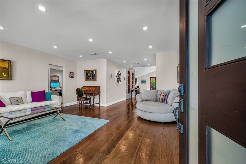 5948 Hesperia Avenue